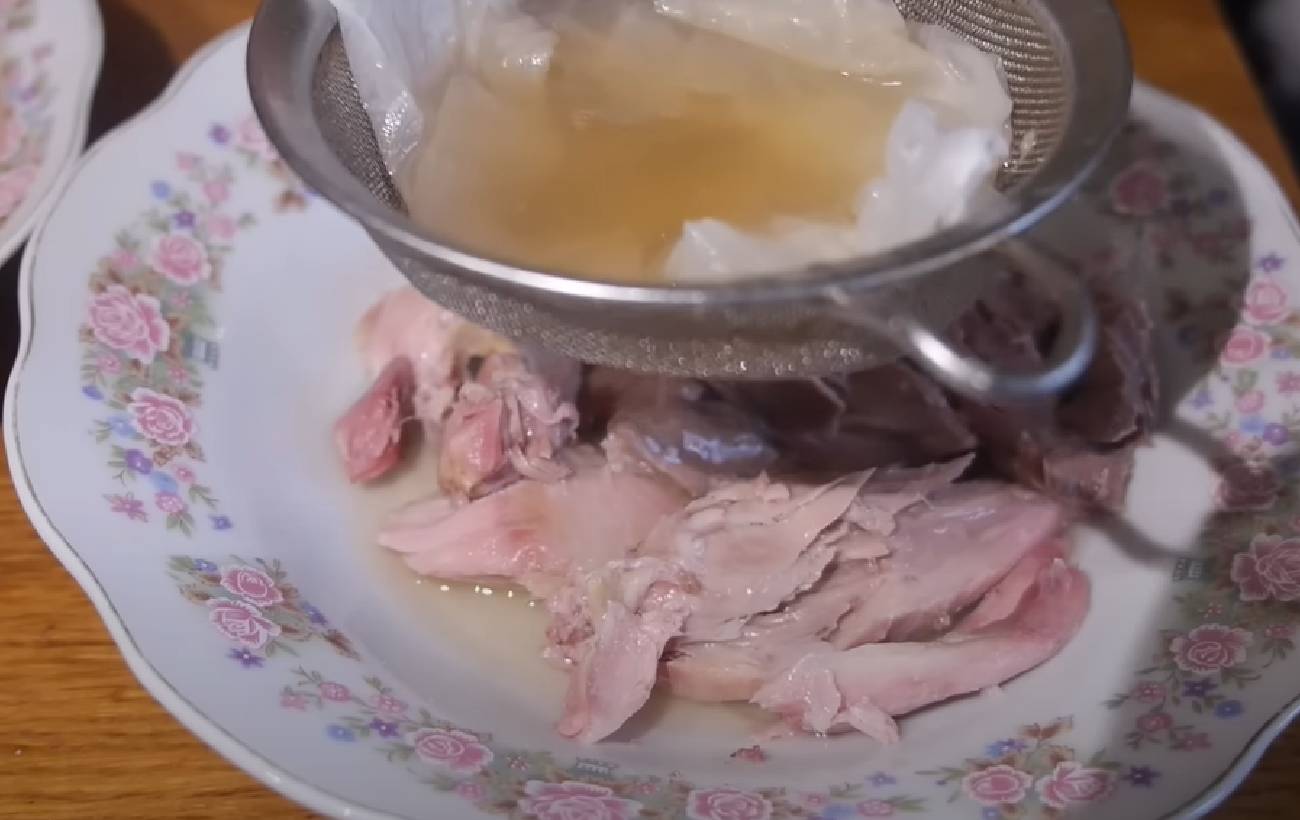 Холодець за старовинним рецептом: секрети приготування святкової страви